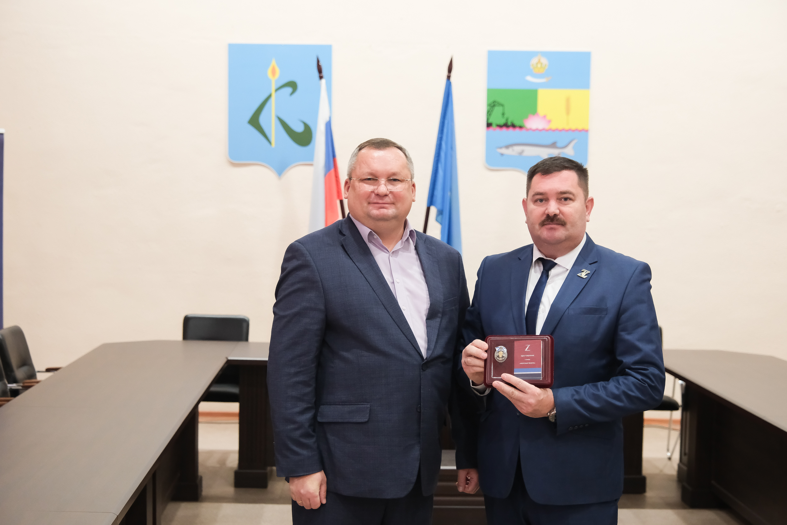 Камызякским волонтерам, помогающим бойцам СВО, вручили награды