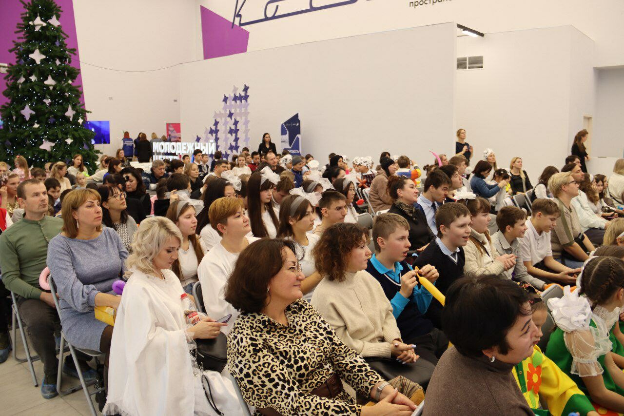 Астраханские дети с ОВЗ приняли участие в концерте к Международному дню инвалидов 