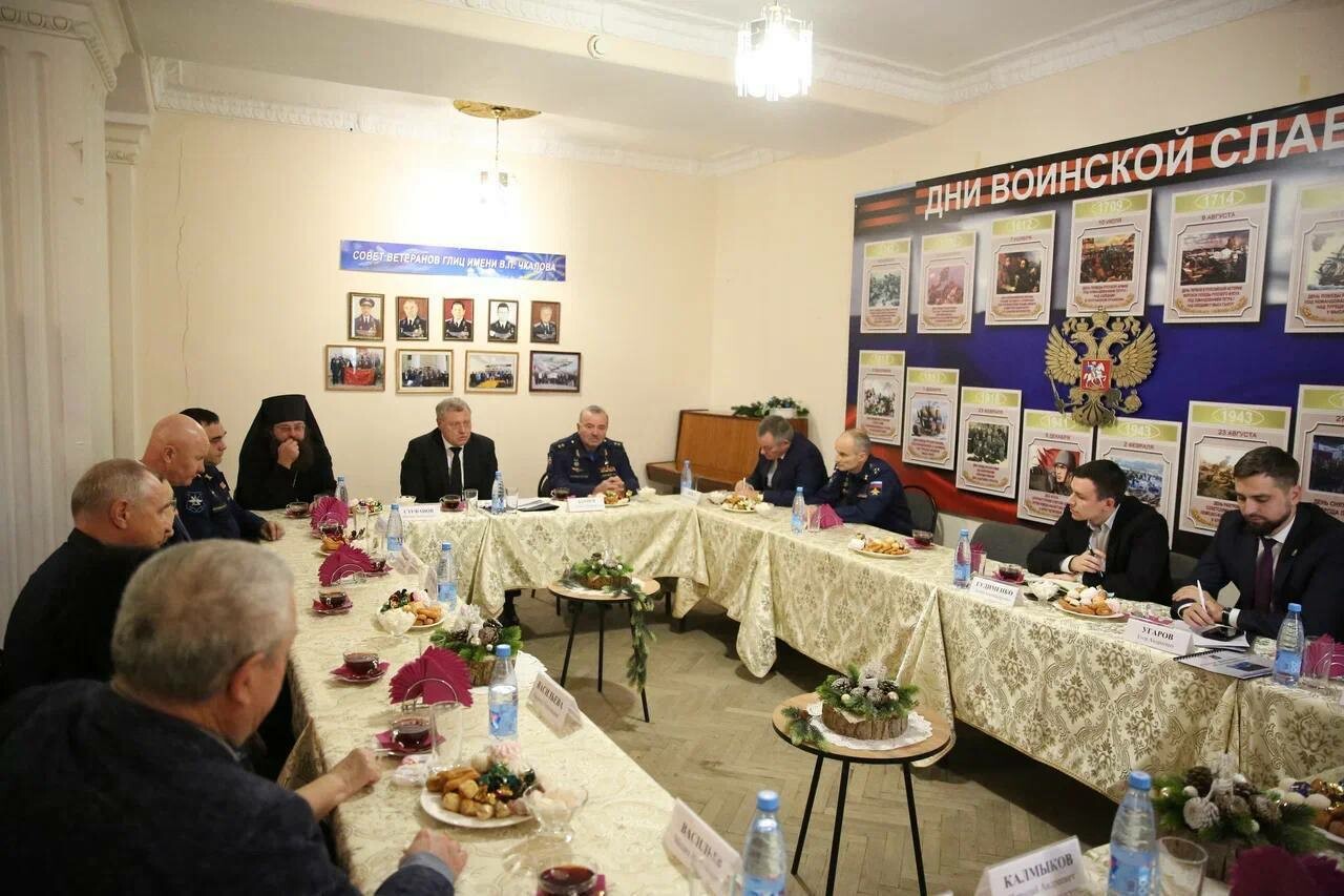 Игорь Бабушкин встретился в Ахтубинске с героями России и родителями погибших в зоне СВО