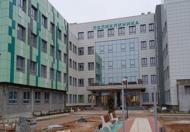 В строящейся поликлинике на юге Волгограда монтируют оборудование