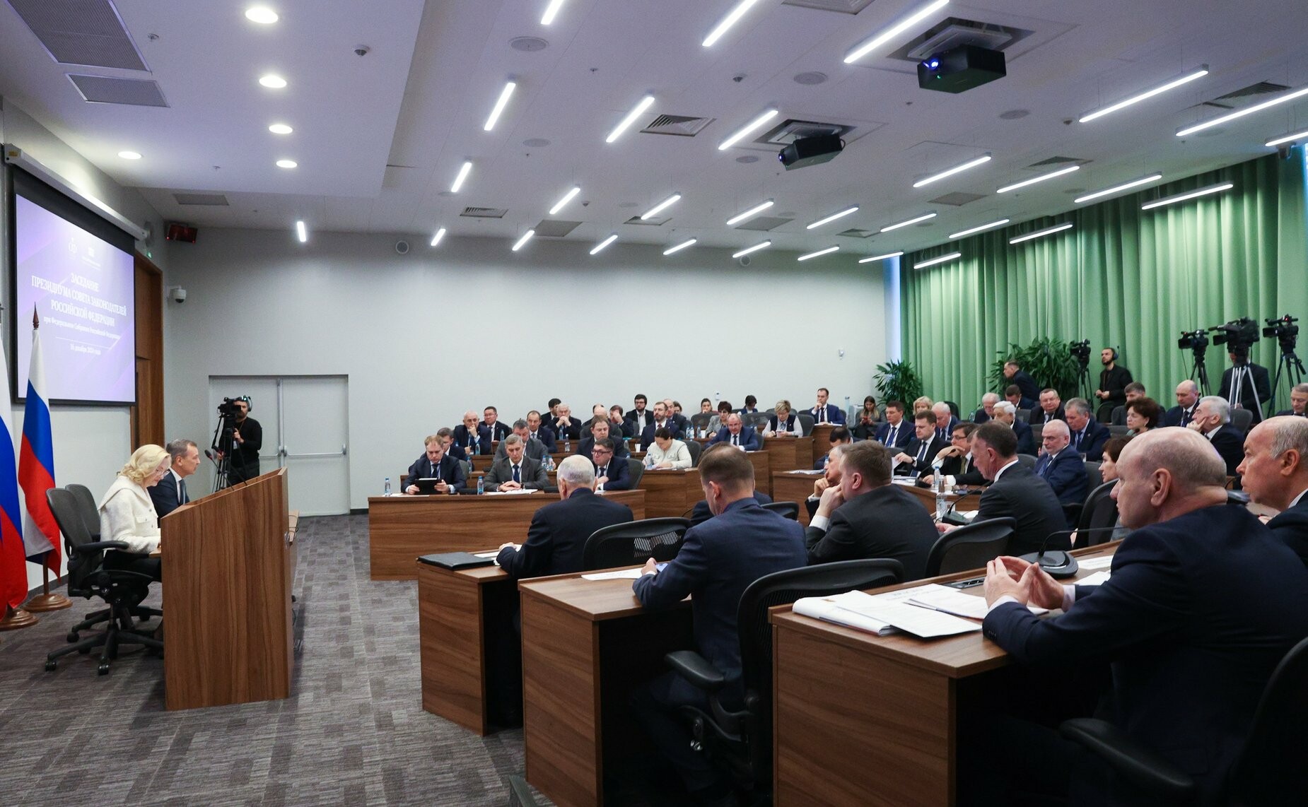 На заседании Президиума Совета законодателей рассмотрели вопрос взаимодействия парламентов Донбасса и Новороссии с другими субъектами РФ
