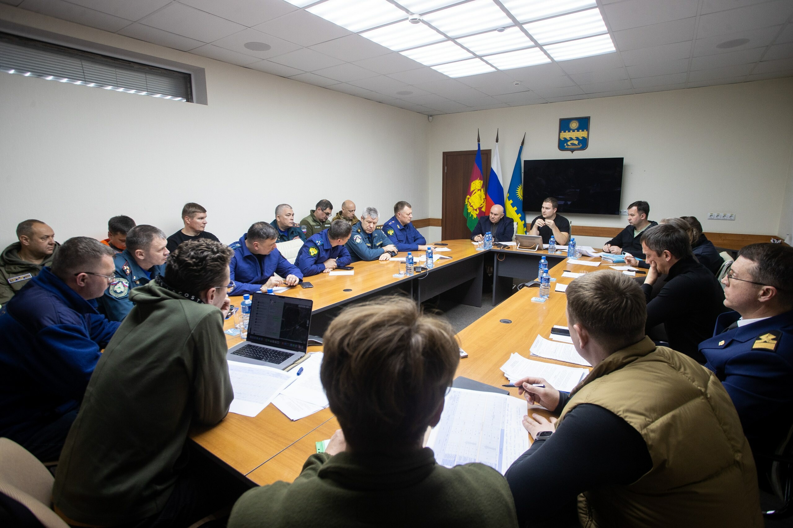 В Анапе убрана половина загрязненного мазутом берега