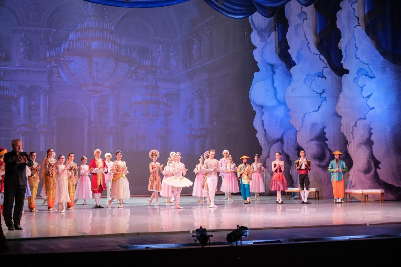 Более 500 детей посетили сказку «Щелкунчик» в астраханском театре оперы и балета