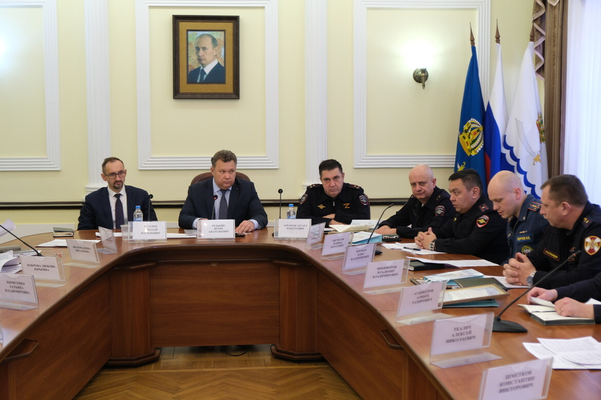 Вопросы безопасности в праздники обсудили в Астрахани