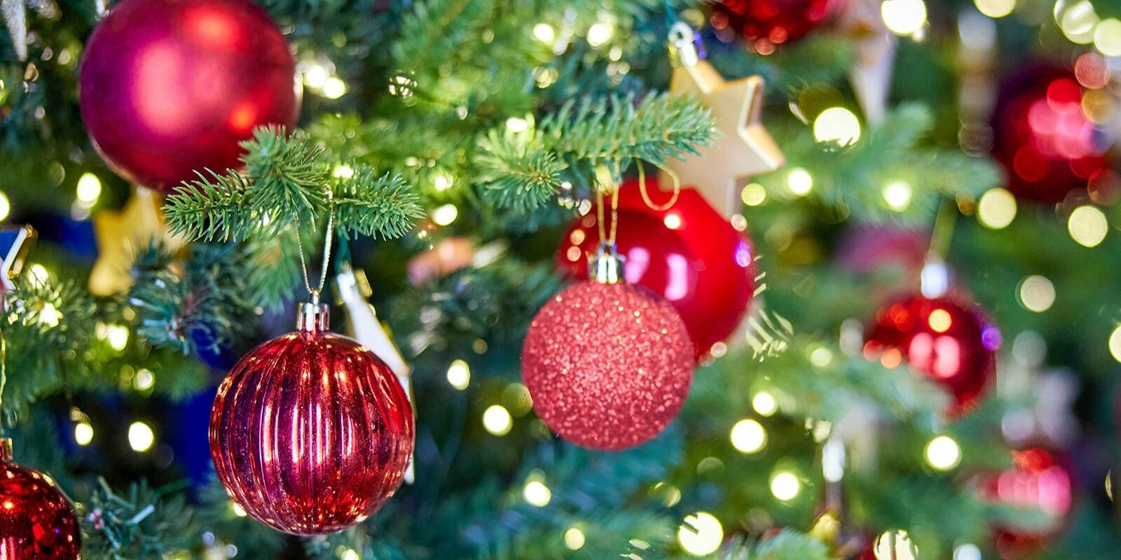 Более 31 тысячи стеклянных шаров и ватных фигурок изготовили в Москве