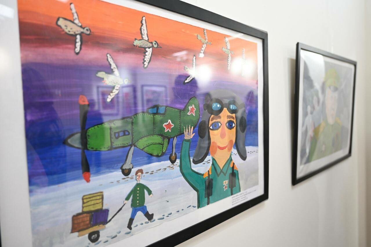 В Мурманске открылась выставка работ учеников «Герои Отечества на все времена»