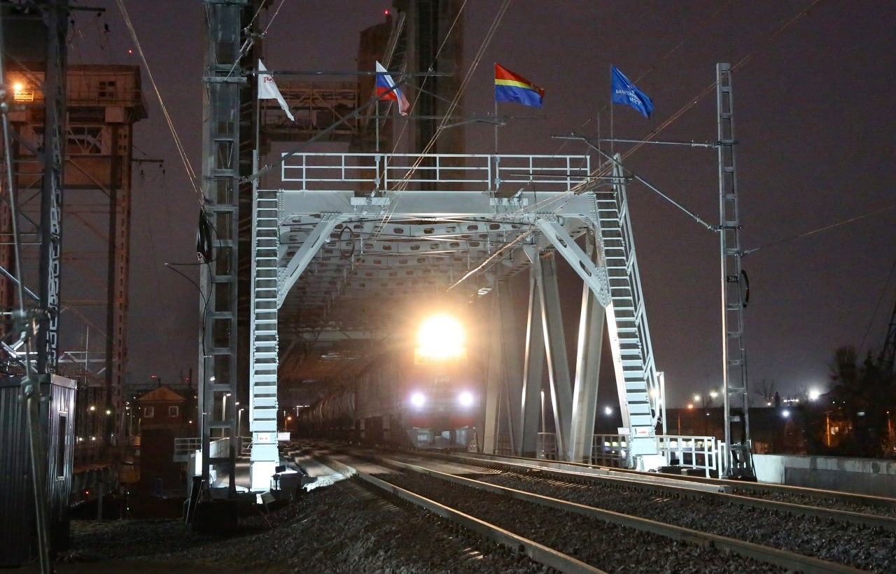 В Калининграде открыли движение по разводному ж/д мосту через реку Преголя