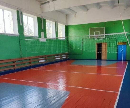 В Калужской области в школе Дзержинского района обновили спортзал