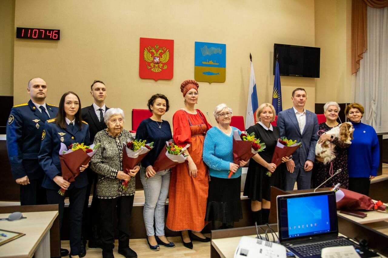 В Мурманске состоялось вручение премии «За активную общественную работу»