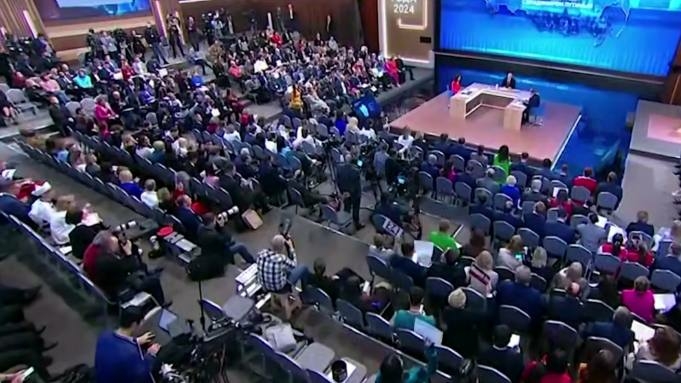 Путин пообещал не ограничивать семейную ипотеку
