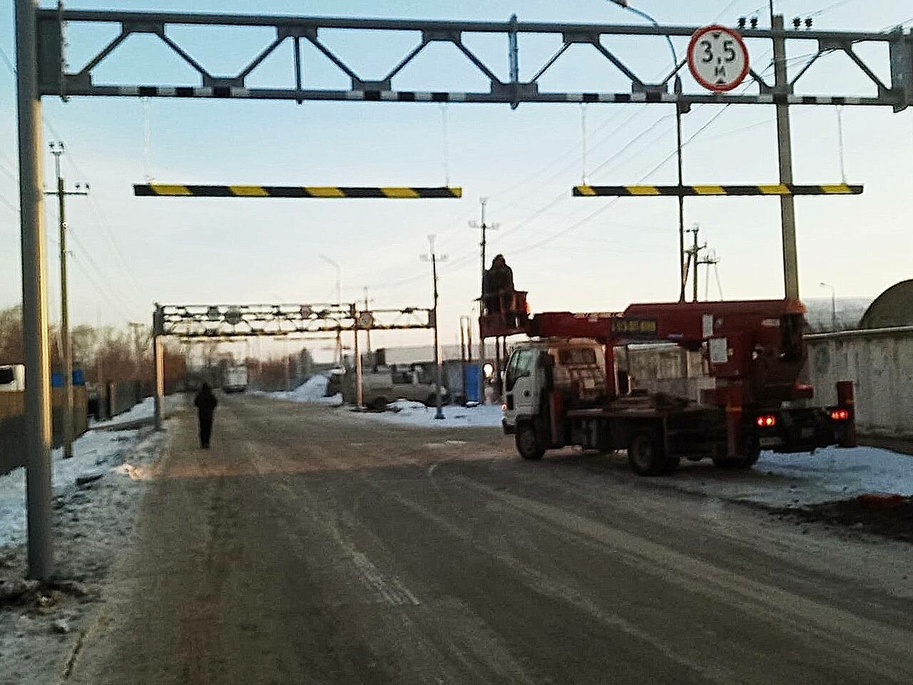 На Хилке в Новосибирске установили три ограничителя для фур