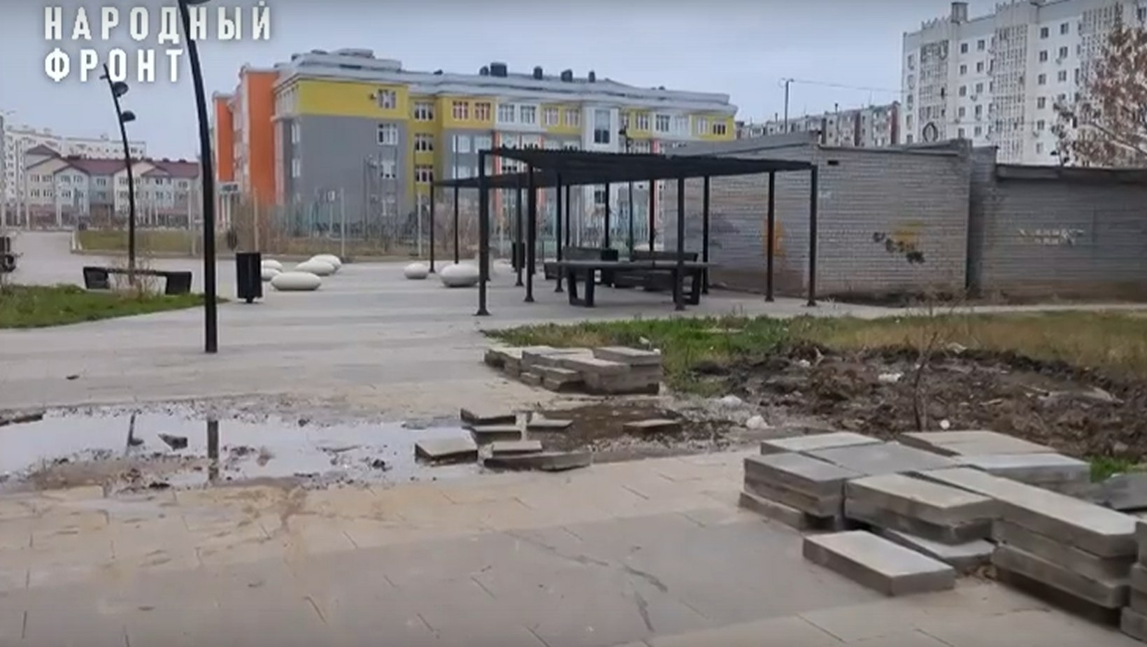Астраханцы жалуются на плохое состояние благоустройства возле лицея №2