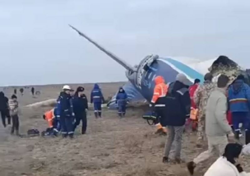 Черные ящики разбившегося AZAL вернули в Казахстан