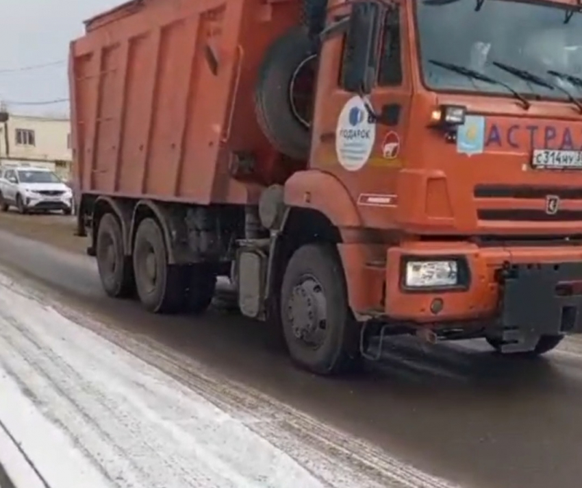 В Астрахани коммунальные службы работают круглосуточно