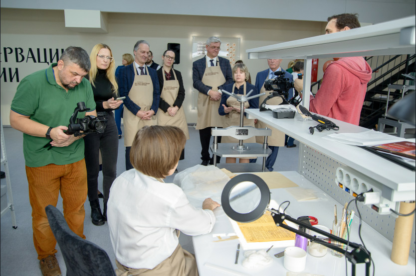 В Новосибирске открылся крупнейший в стране центр реставрации книг и документов
