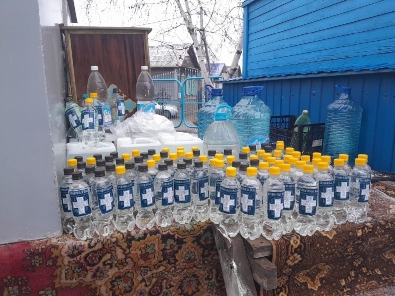Освященную воду доставили в госпитали Астраханской области