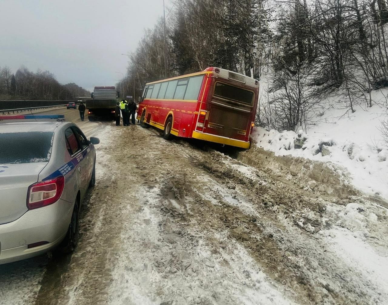 На Дублере Сибирского тракта произошло ДТП с участием пассажирского автобуса