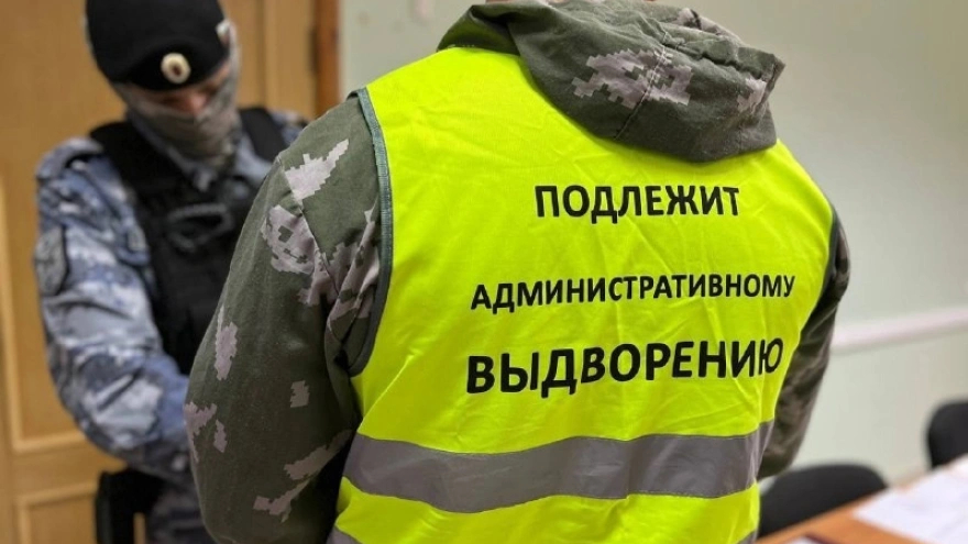 В 2024 году астраханские судебные приставы выдворили более тысячи иностранцев