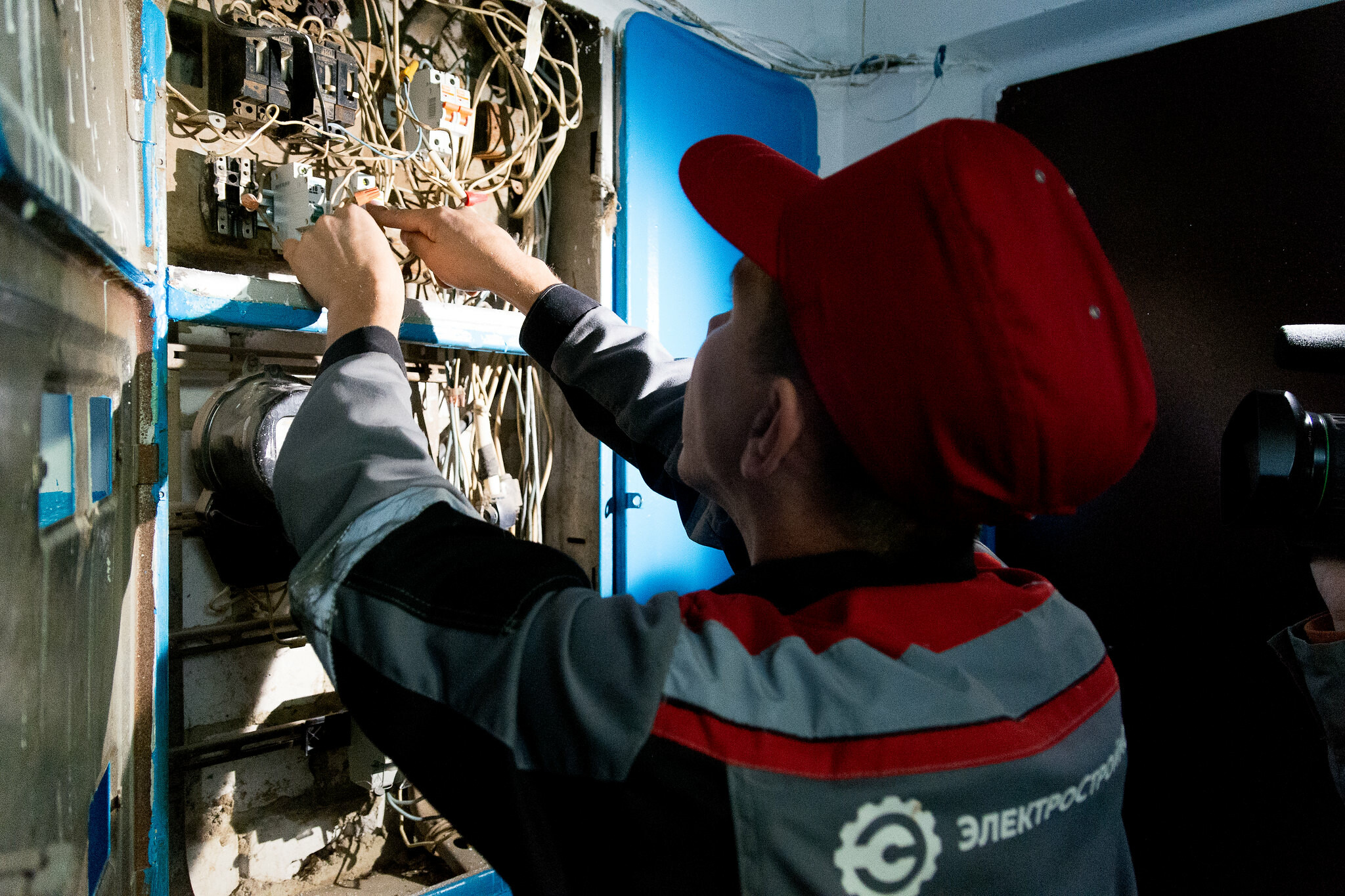 По квартирам ярославцев ходят лжеэлектрики