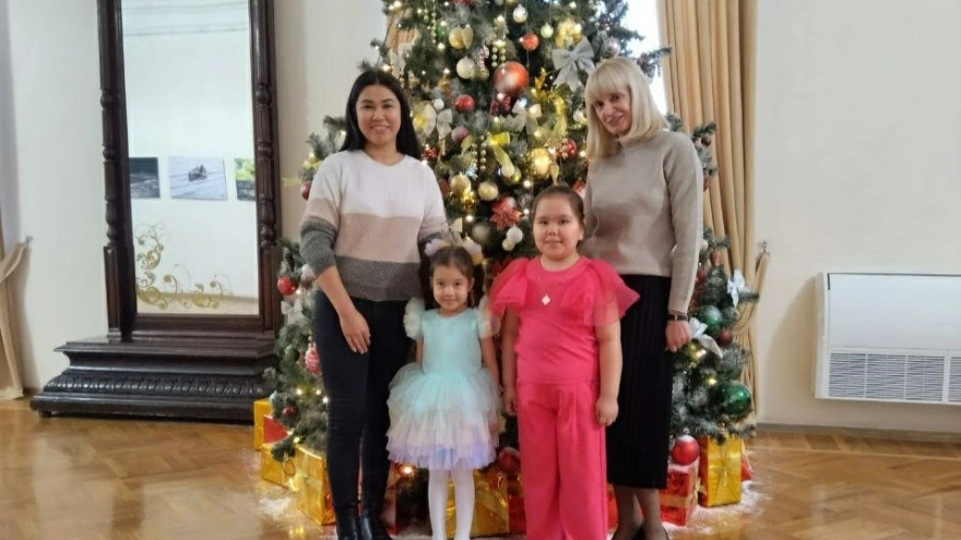 Глава областного Минфина исполнила новогодние желания молодых астраханок
