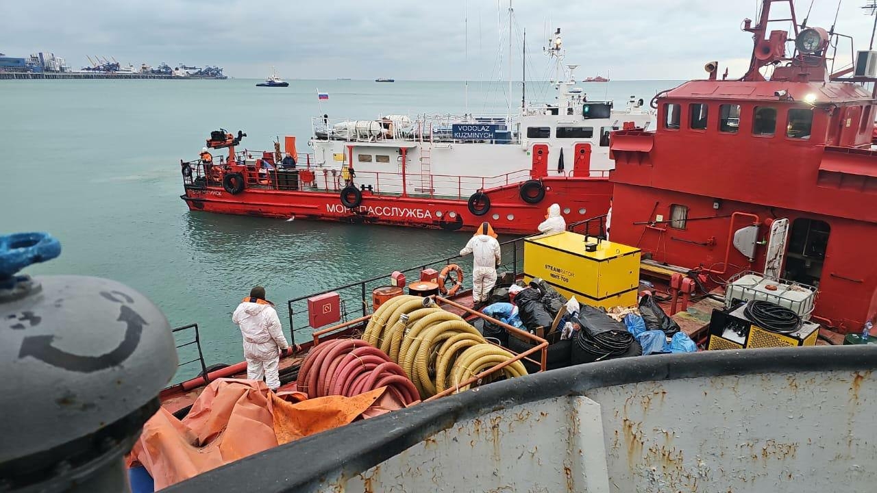 Морспасслужба начала подготовку танкера «Волгонефть-239» к утилизации в Чёрном море