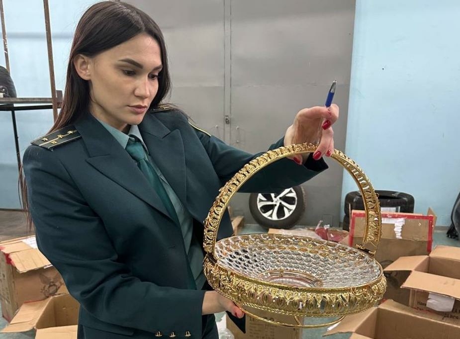 Астраханские пограничники изъяли более 100 единиц посуды из Таджикистана