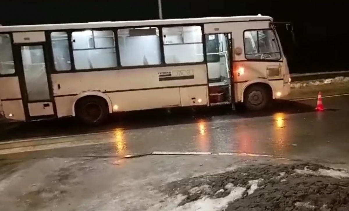 В Нижнем Новгороде пассажир пострадал в автобусе во время движения