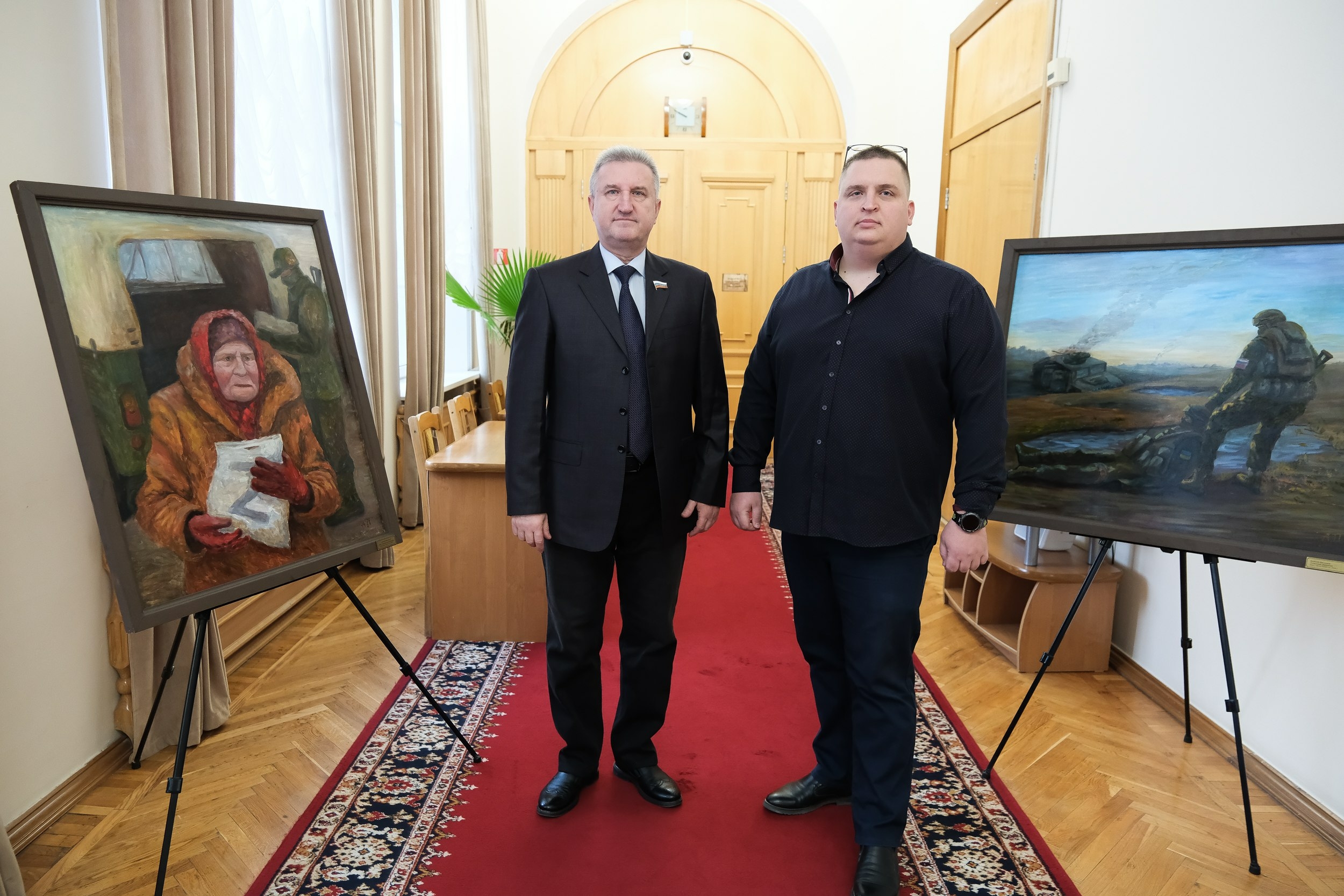 В Астраханской Думе выставили картины художника Васильева