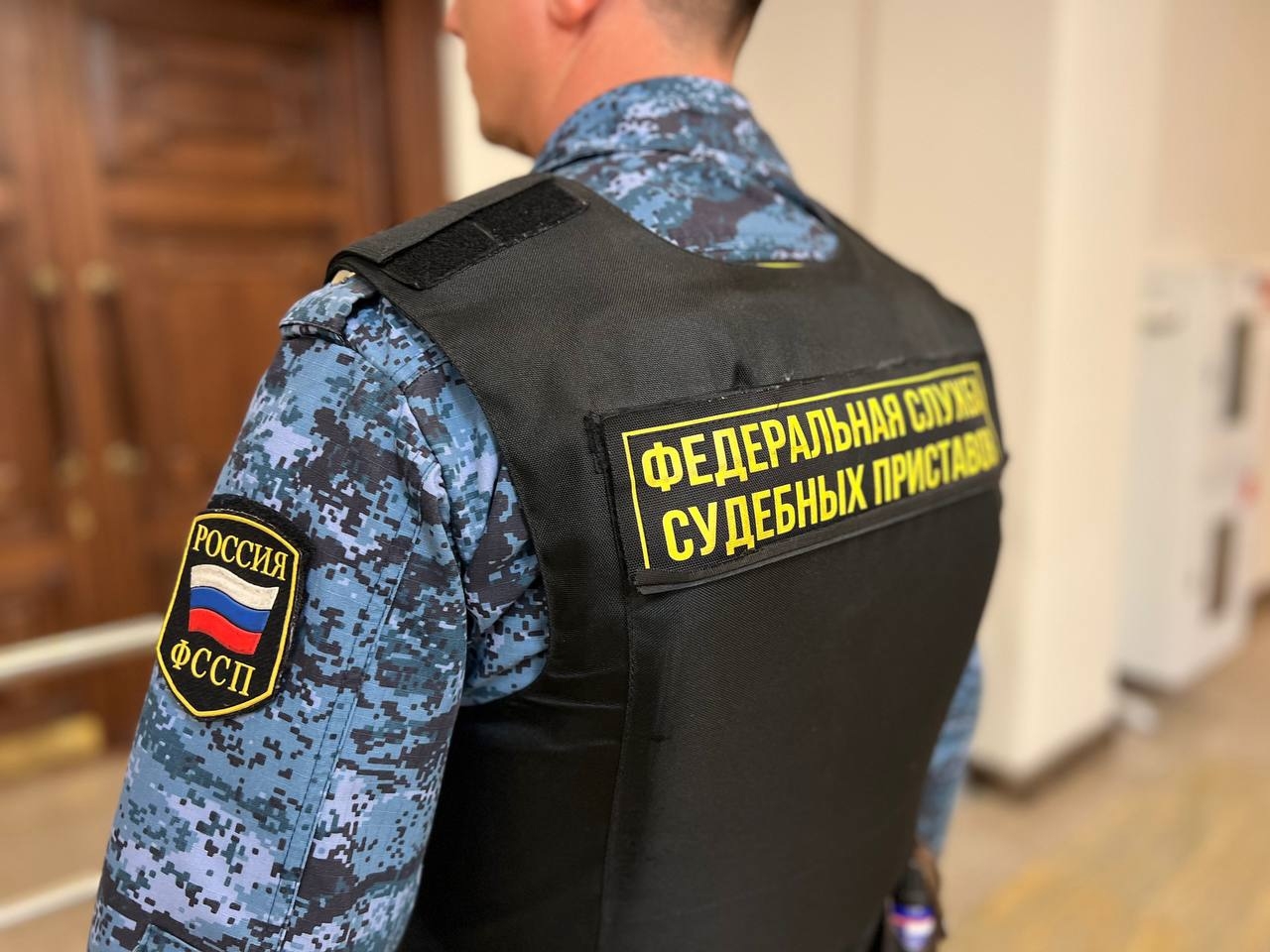 В Астрахани посетительница суда получила арест на трое суток
