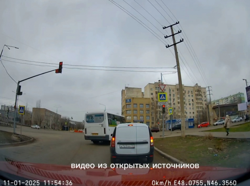 В Астрахани наказали маршрутчика, грубо нарушившего ПДД
