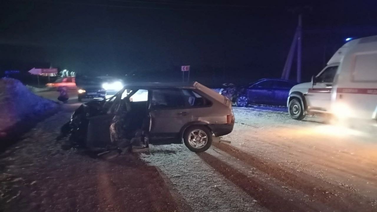 Водитель «ВАЗ» погиб в лобовом столкновении с Toyota в Новосибирской области