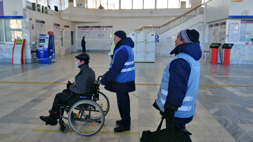 Маломобильные пассажиры стали чаще пользоваться услугами сопровождения на ПривЖД