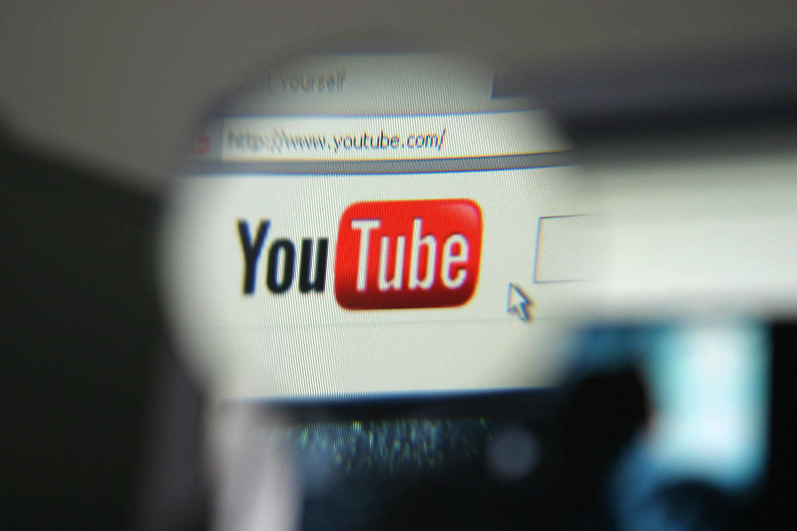Трафик падает, штрафы растут: что ждет YouTube в России