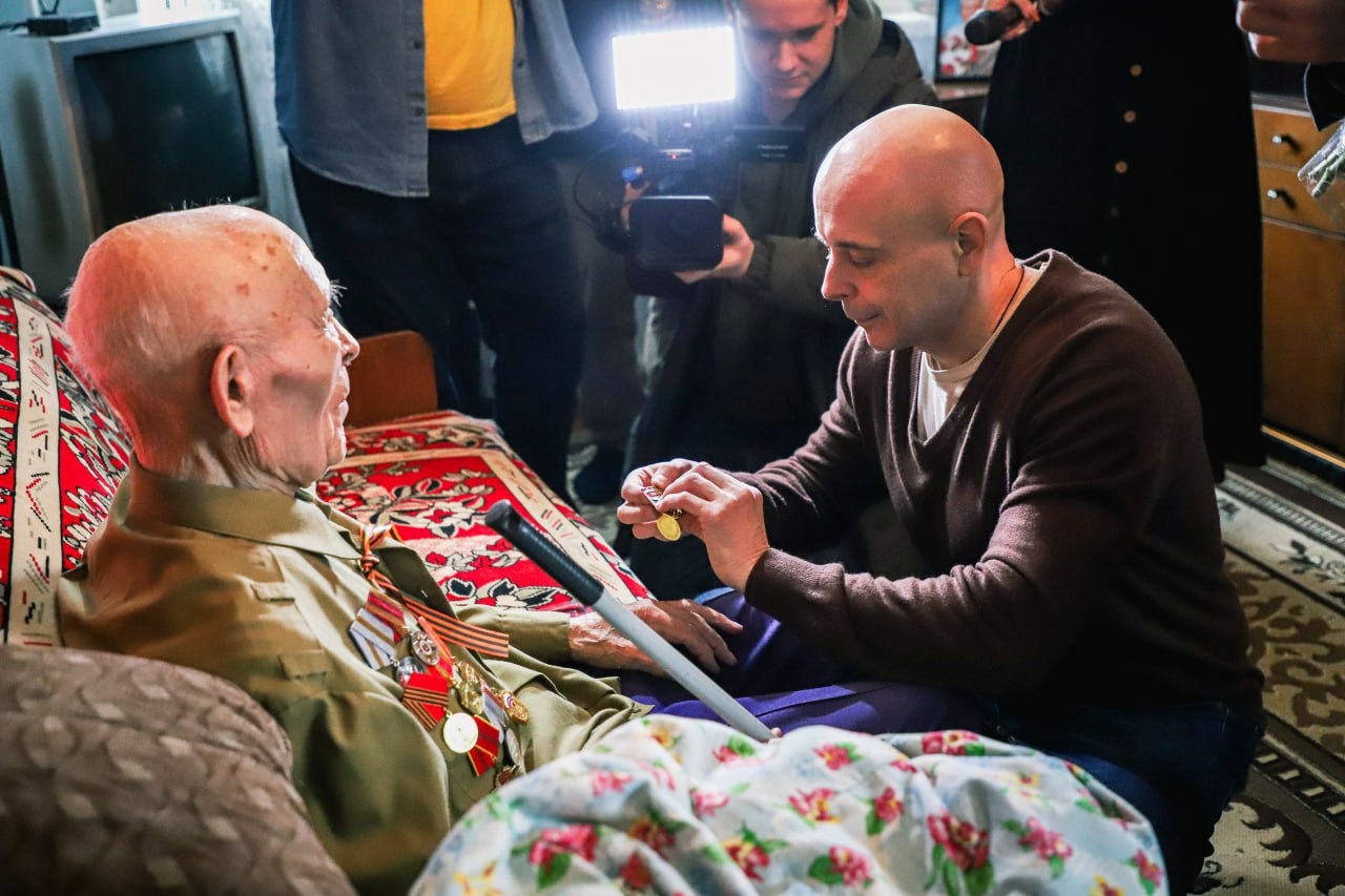 Сергей Сокол и Алексей Лемин вручили ветеранам медали Победы
