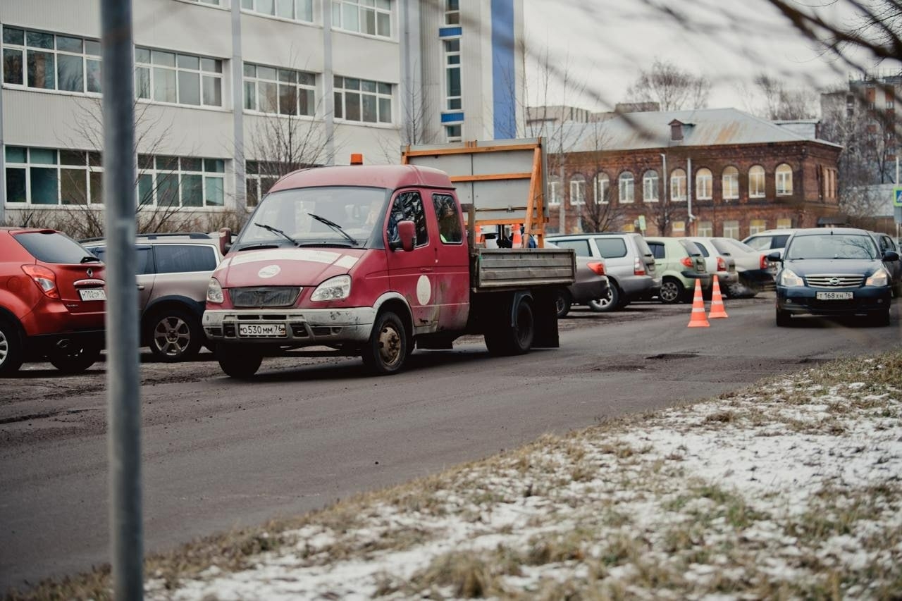 В Ярославле проводят ямочный ремонт Автозаводской улицы