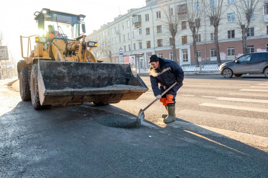 Мэр Екатеринбурга потребовал очистить город от наледи