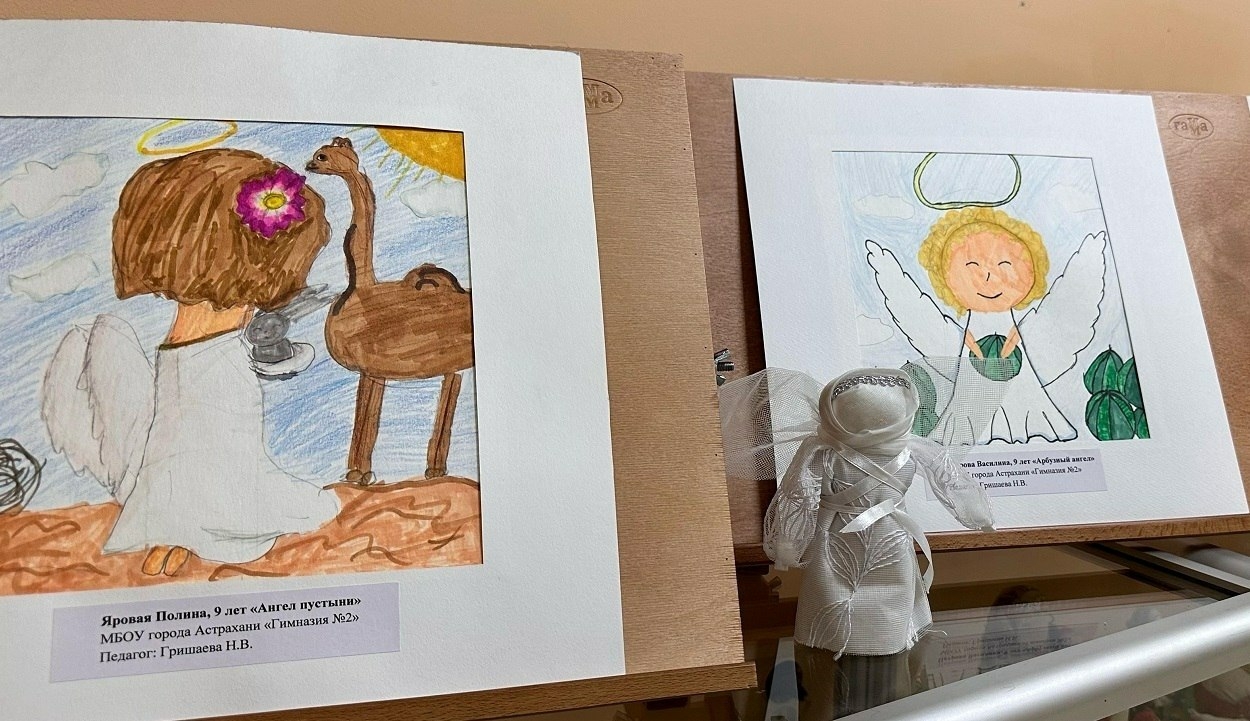 В Астраханском доме ремесел открылась выставка «Ангел твоего города»