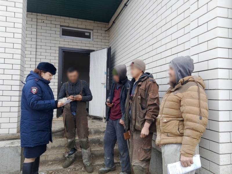 Из Астраханской области выдворят 18 иностранцев