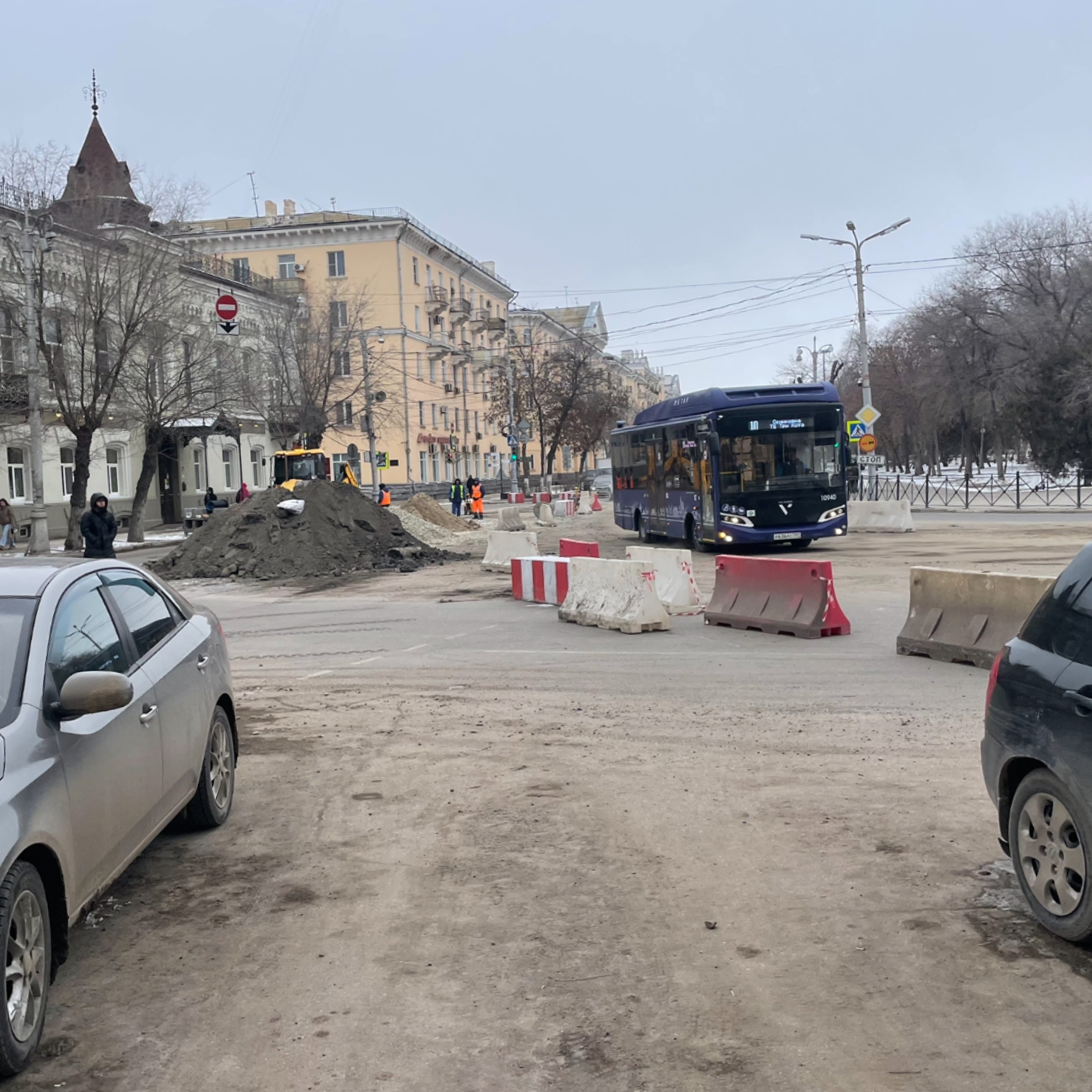 Ливневую канализацию в Астрахани на площади Ленина ремонтируют по новой технологии