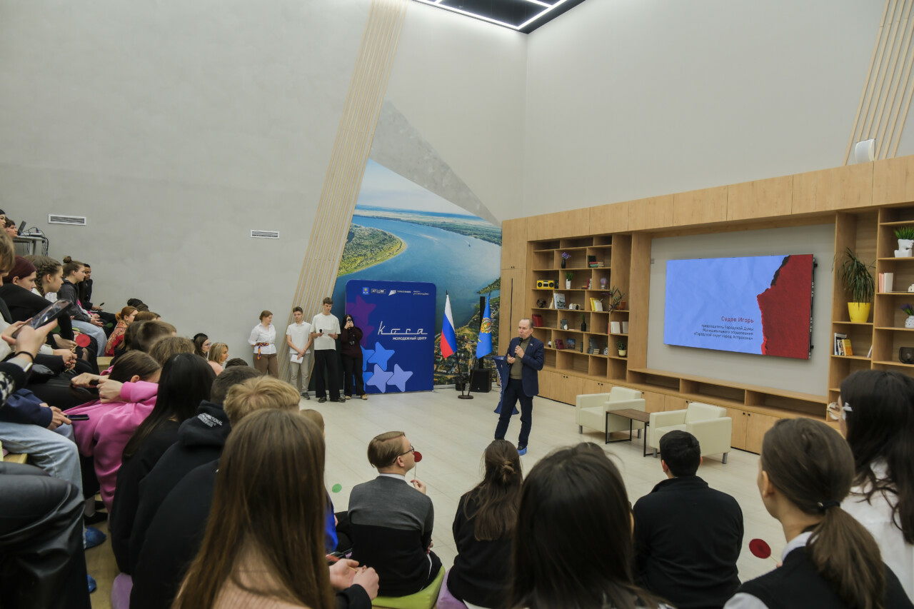 Игорь Седов открыл третий сезон дискуссионного проекта «Говорит молодежь!» 