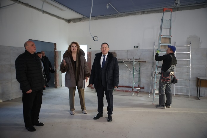 Школу №128 в Новосибирске обновят к сентябрю