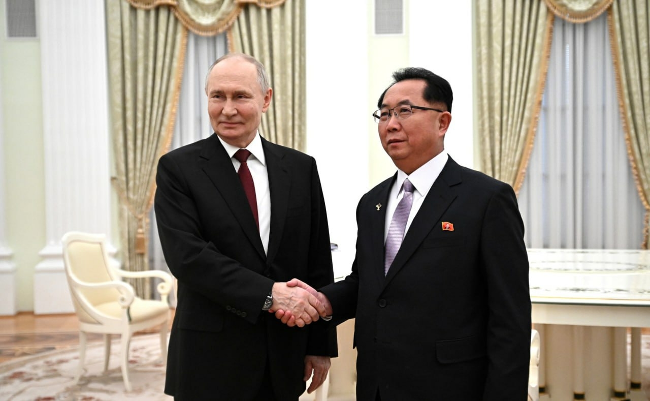Sohu: Китай удивлен — Путин необычно повел себя с гостем из КНДР в Кремле