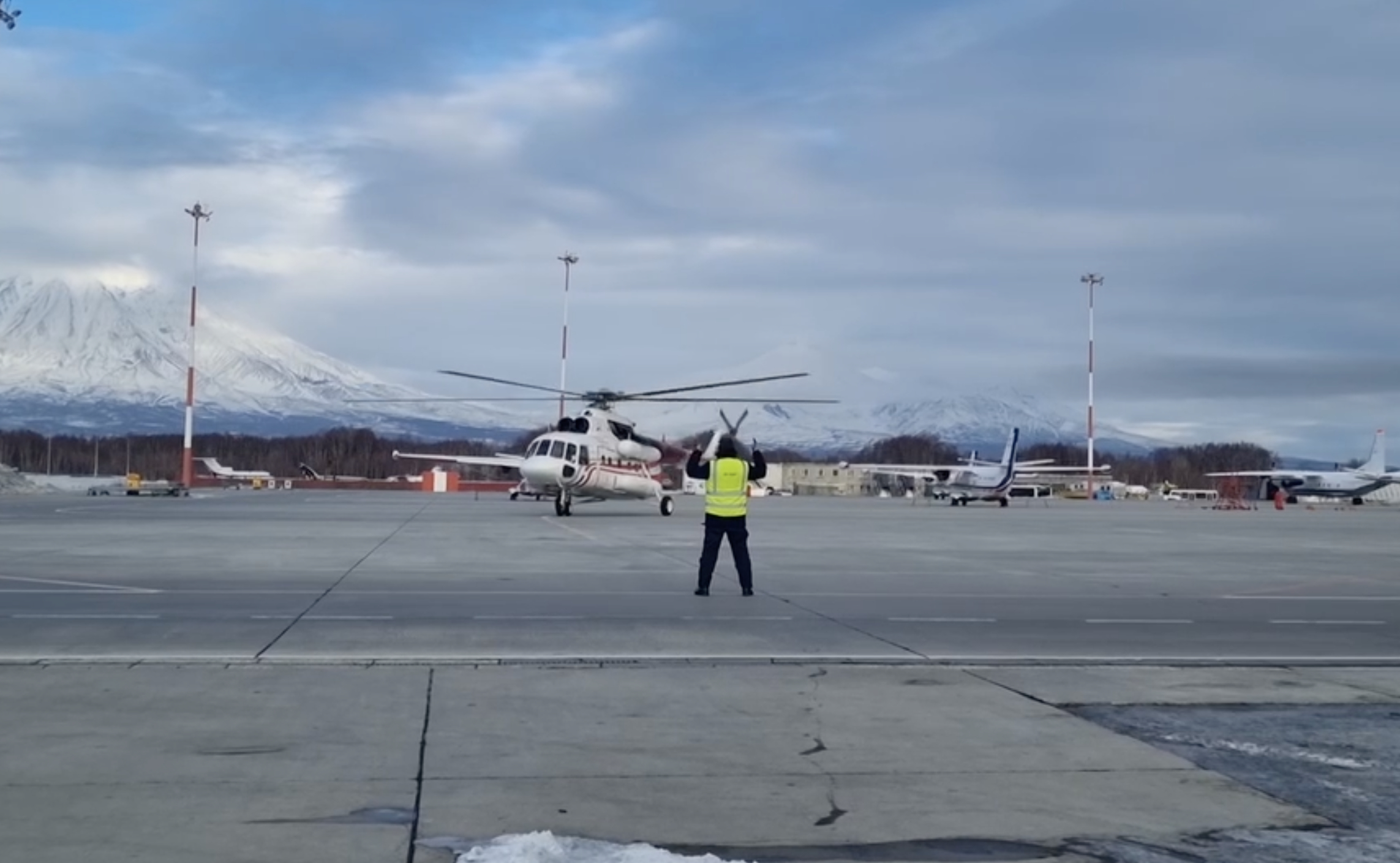 Первый из двух вертолетов Ми-8МТВ-1 уже доставили на Камчатку