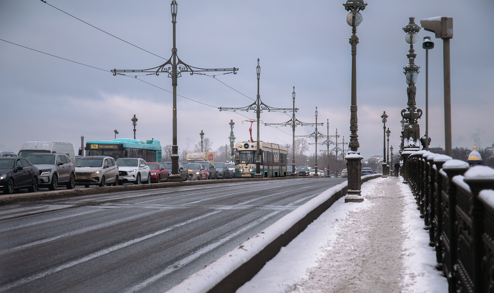 В Петербурге стартовала реконструкция на Дворцовой набережной