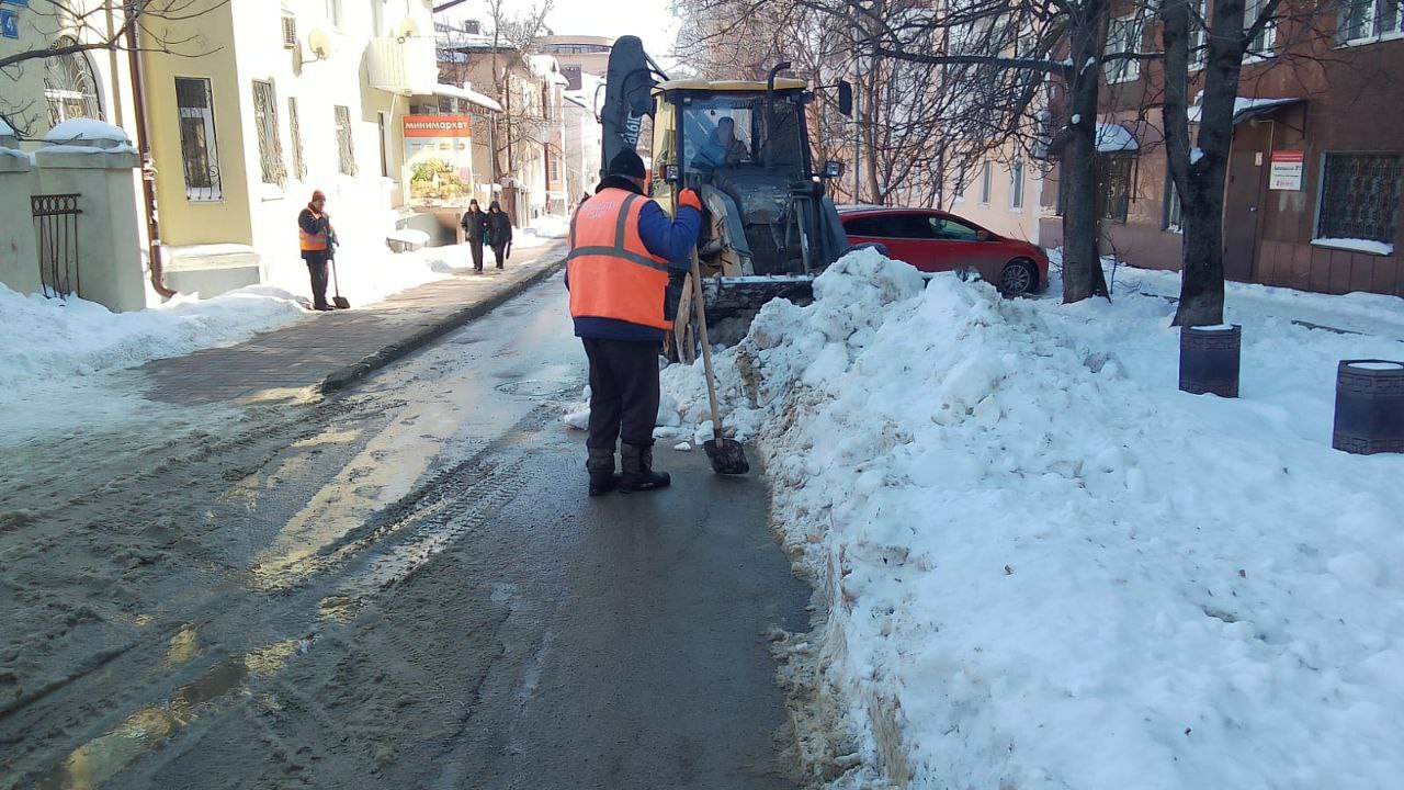 Коммунальщики Ставрополя продолжают бороться с последствиями снегопада