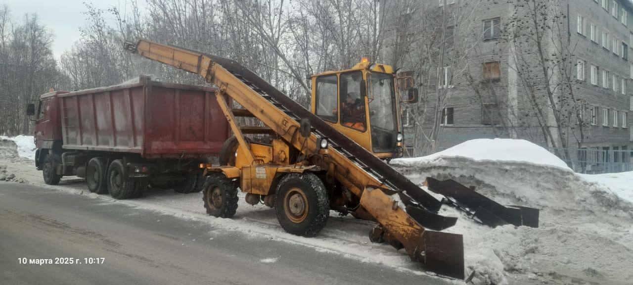 Сердечкин отметил успехи мурманских коммунальщиков в борьбе со снегом