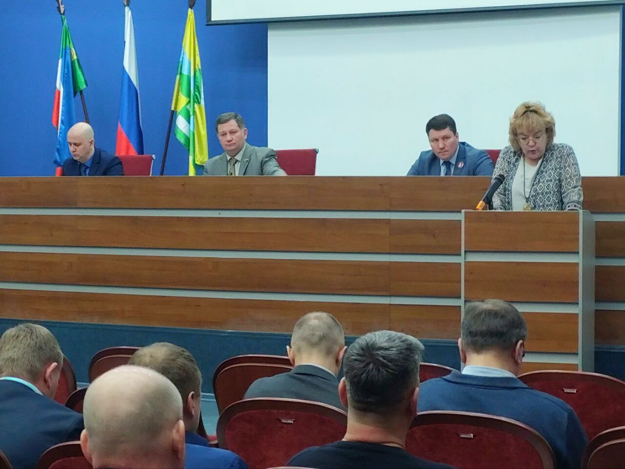 Евгений Молодняков объяснил, почему в Саяногорске сократили бюджет