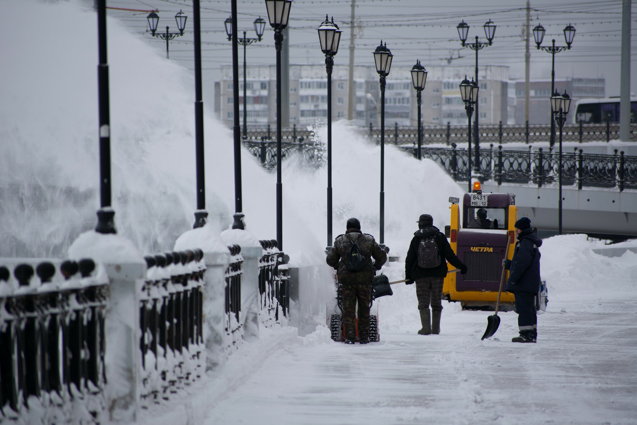 Более 70 человек задействовали в уборке снега в ДНР