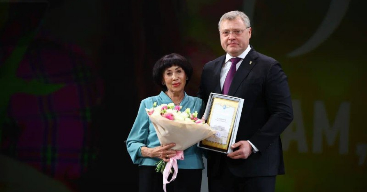 Губернатор Астраханской области поздравил женщин с 8 Марта