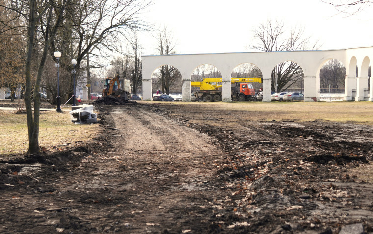 В Великом Новгороде на Ярославовом Дворище стартовали работы по благоустройству